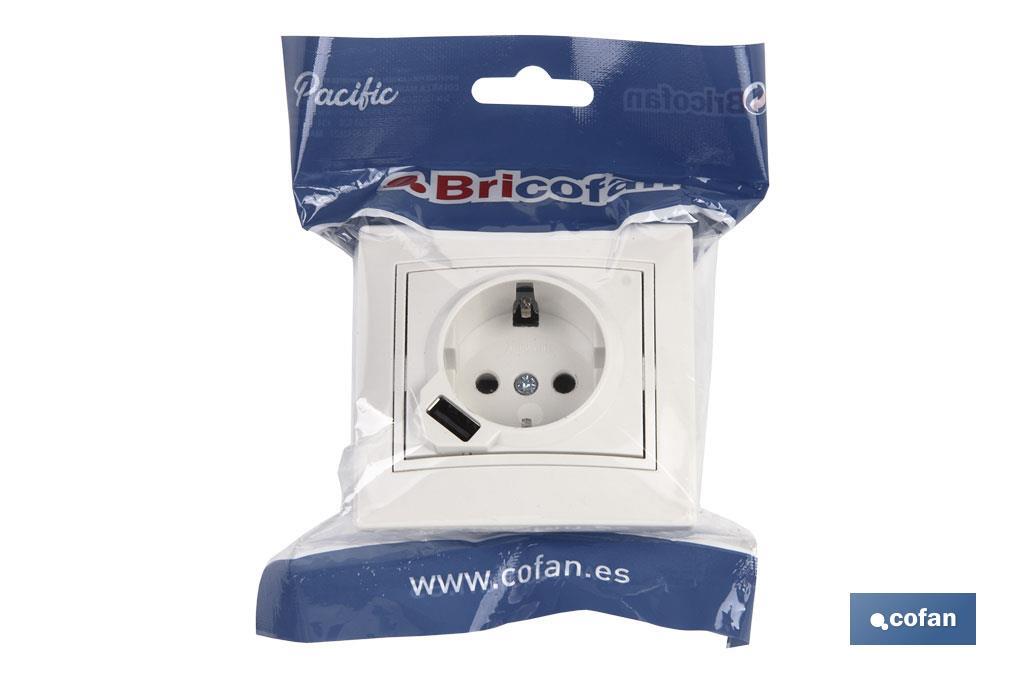 BASE ENCHUFE USB MONOBLOC MODELO PACIFIC 2P+T CON OBTURADOR 16A 250V 2.1A 5V