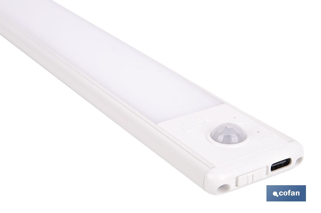 APLIQUE LED RECARGABLE CON SENSOR 3,7 V 2,2 AH 180 LM 3CCT 400 X 40 MM