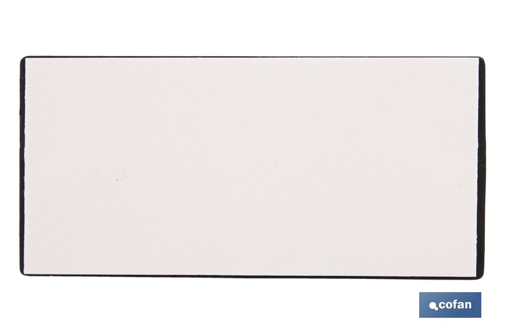 CATADIÓPTRICO RECTANGULAR ROJO 106 X 50 MM CON AGUJERO SIN TORNILLO CON ADHESIVO