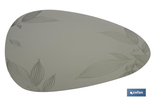 BAJOPLATO FORMA TRIANGULAR DE COLOR VERDE CLARO  ESTAMPADO  MEDIDA 45 X 36 CM