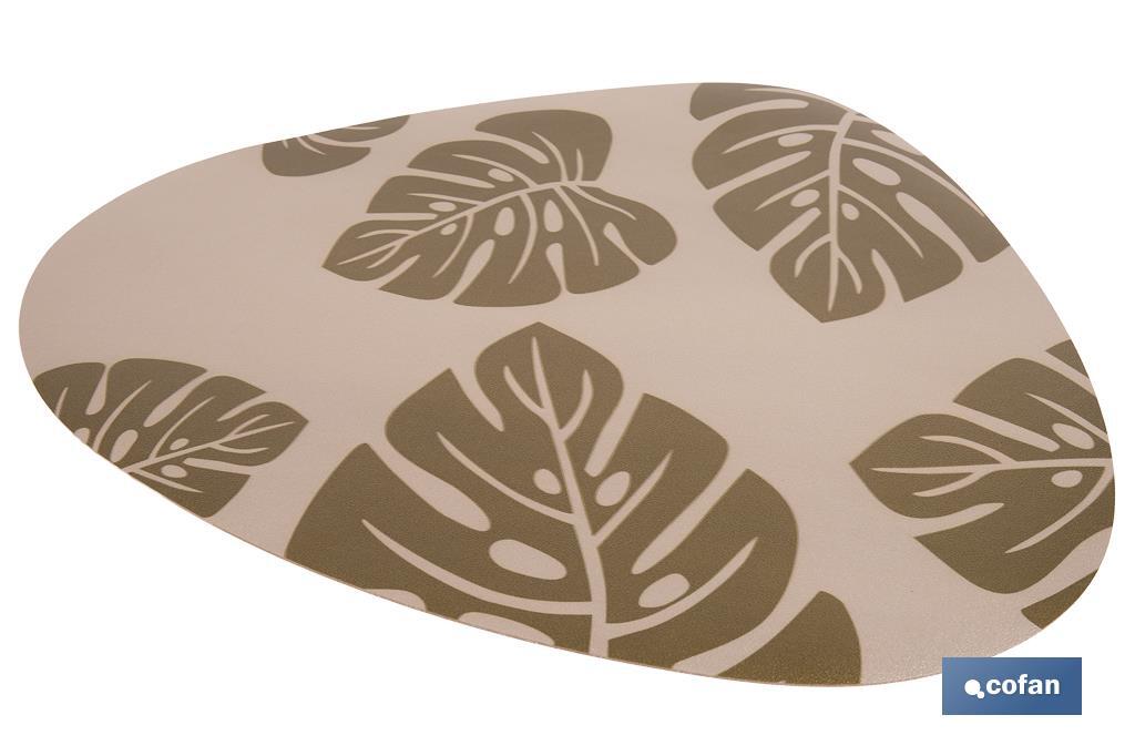 BAJOPLATO FORMA TRIANGULAR DE COLOR MARRON CLARO  ESTAMPADO  MEDIDA 45 X 36 CM