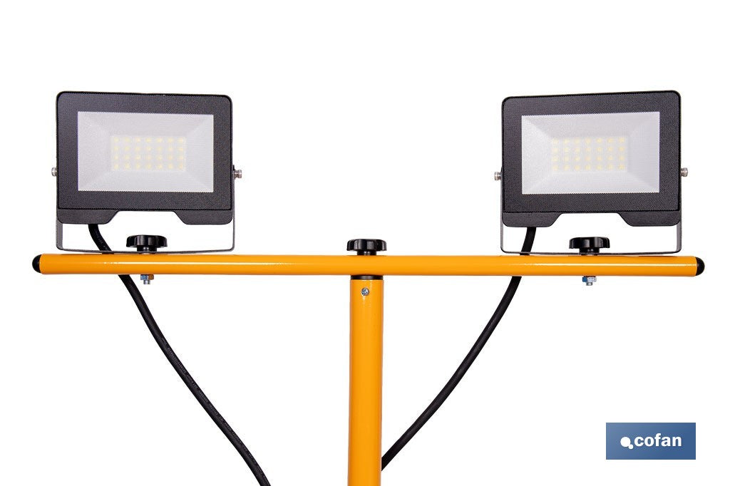 TRÍPODE TELESCÓPICO CON 2 PROYECTORES LED 2 X 20 W 6500 K 1,4 M