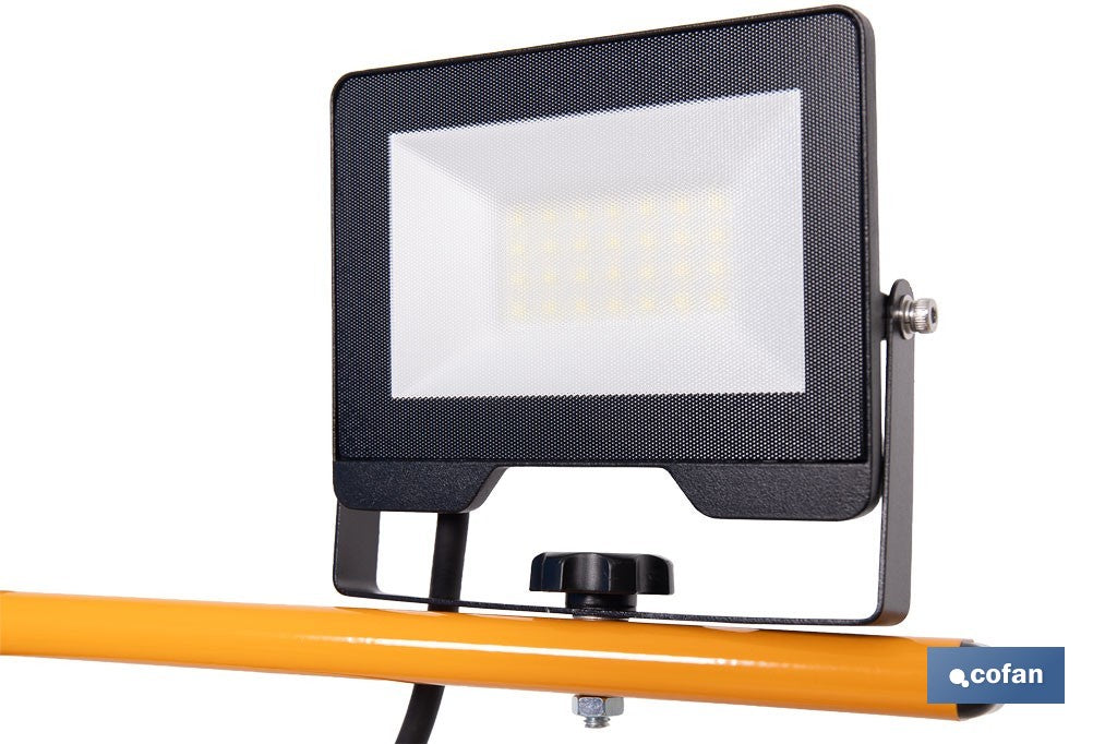 TRÍPODE TELESCÓPICO CON 2 PROYECTORES LED 2 X 20 W 6500 K 1,4 M